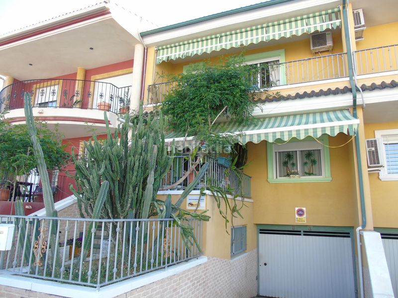 Foto a29beda2-2600-4820-84a2-6f57b4e0620c. Casa aparellada amb xemeneia aparcament a Ceutí