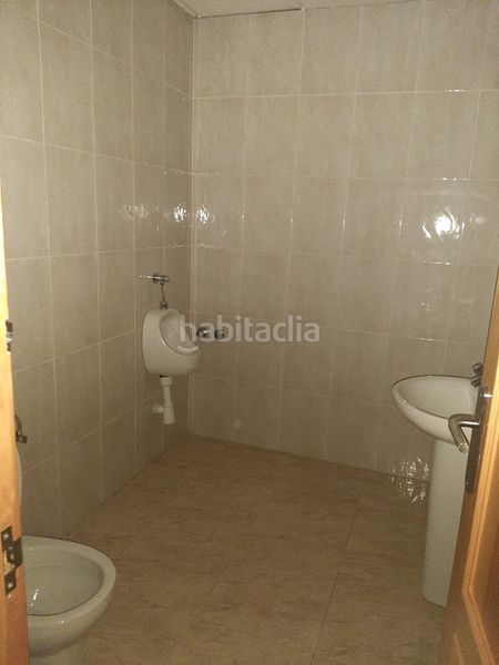Foto 684fc2e7-d594-4a47-a38e-3823858fd07d. Local comercial a calle murillo 6 a Ceutí