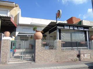 Business premise in Avenida antonete gálvez 60a. Se vende local comercial en archena