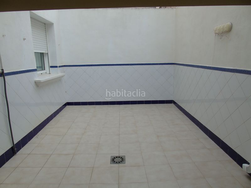 Foto bc6970c4-0c3a-4082-b92c-2a56bbcff033. Casa adossada amb xemeneia aparcament a Ceutí
