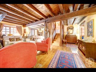 Casa adosada  Era pleta de vaquira. Magnifica casa de 3 plantas situada en la pleta de baqueira.