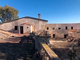 Masia  N/a. Se vende masia y bodega para reformar en castellvi de la marca