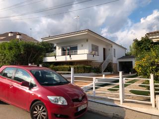 Xalet a Carrer del montsià 14b. Venta chalet poblamar