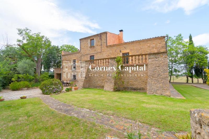 Foto 2549ae6a-d1e0-4eb6-9343-a7238883d88e. Masia amb aparcament a Forallac