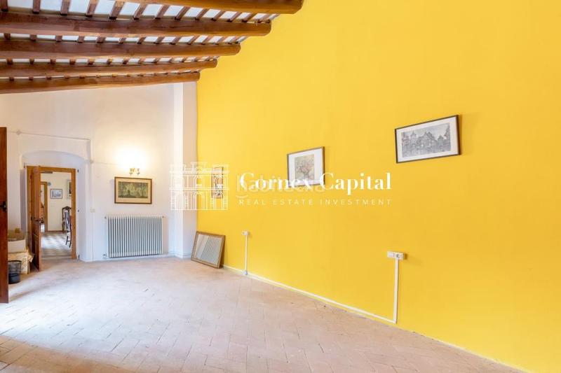 Foto 256f5572-1a2c-44bd-b87c-9662f91bbd20. Masia amb aparcament a Forallac