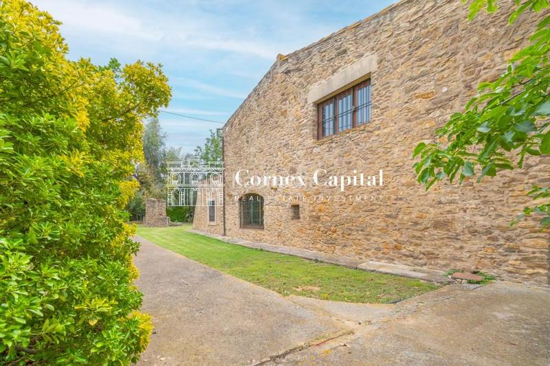 Foto 476d3280-6454-47e1-9ad8-e6b23fdbb890. Masia amb aparcament a Forallac