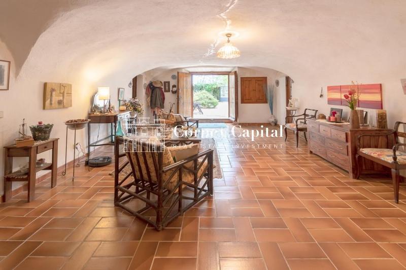 Foto 747b1936-c9d4-4628-a0dd-89f19ba772ef. Masia amb aparcament a Forallac