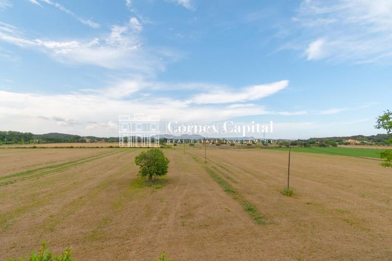 Foto afd5f737-978e-441c-bb70-7f51882b3690. Masia amb aparcament a Forallac