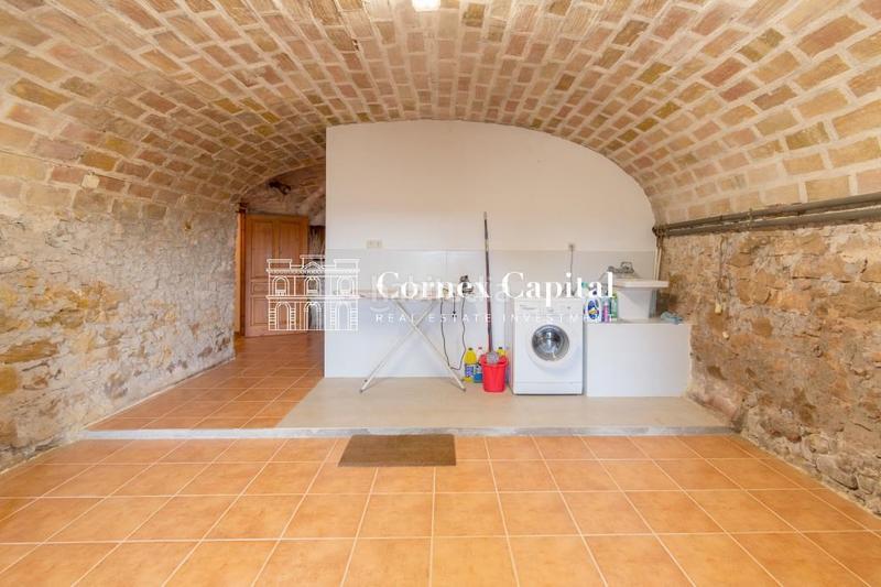 Foto b10fc04d-9a9a-4f09-8e1c-83cb1c769b47. Masia amb aparcament a Forallac