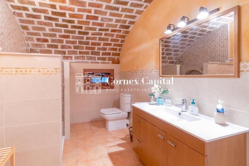 Foto b18bb9ee-596b-466c-8e74-895357cb1247. Masia amb aparcament a Forallac