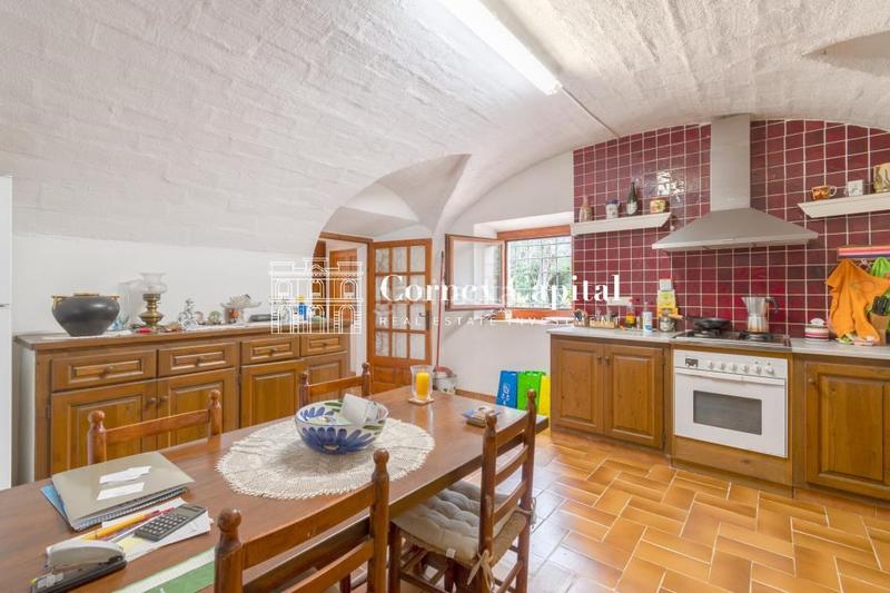 Foto b72be655-2f78-434d-a15e-77adf01c8f97. Masia amb aparcament a Forallac