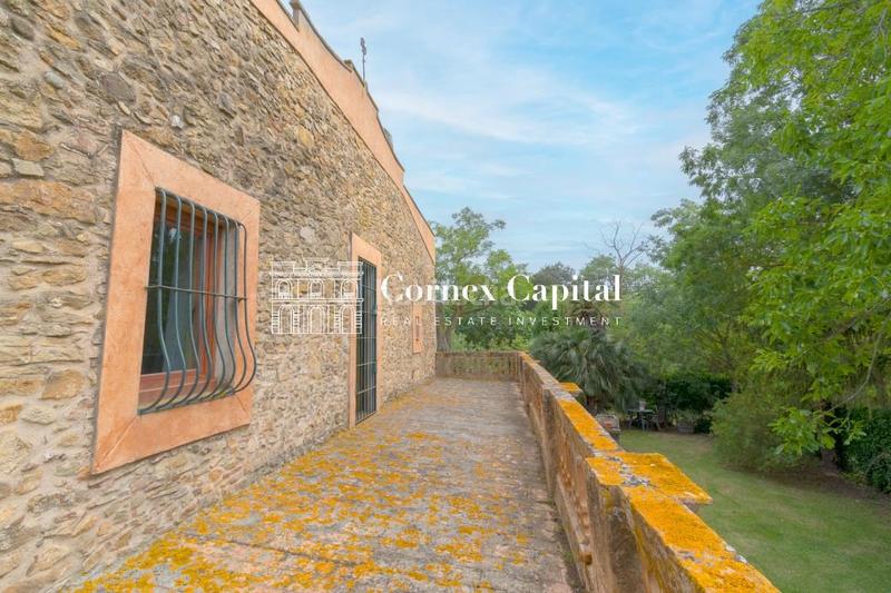 Foto bc1ef530-c2bb-4813-8b27-17b779ef4b9a. Masia amb aparcament a Forallac