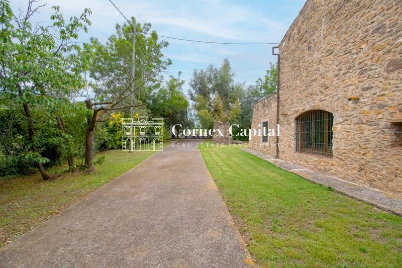 Foto e08115d1-4f01-4465-905a-e6ac020e5cfd. Masia amb aparcament a Forallac