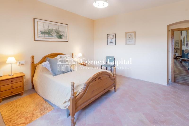 Foto eddff9ad-81a9-42c0-9918-28f74540e74e. Masia amb aparcament a Forallac