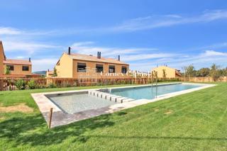 Casa adossada  Ample