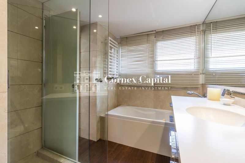 Foto 524e62dd-21c5-465d-bc3a-2cbd34da4ad5. Penthouse with heating parking pool in Tres Torres Barcelona