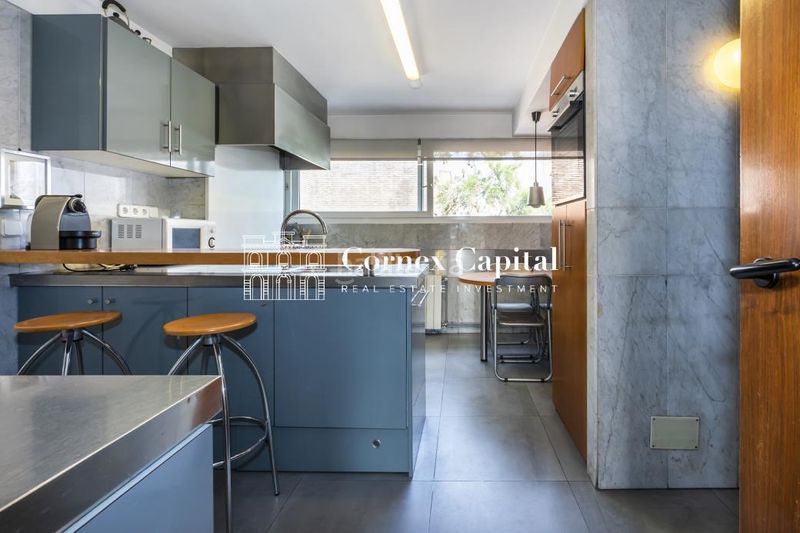 Foto ed010708-c5d6-4824-8d38-8d00b682af2f. Penthouse with heating parking pool in Tres Torres Barcelona