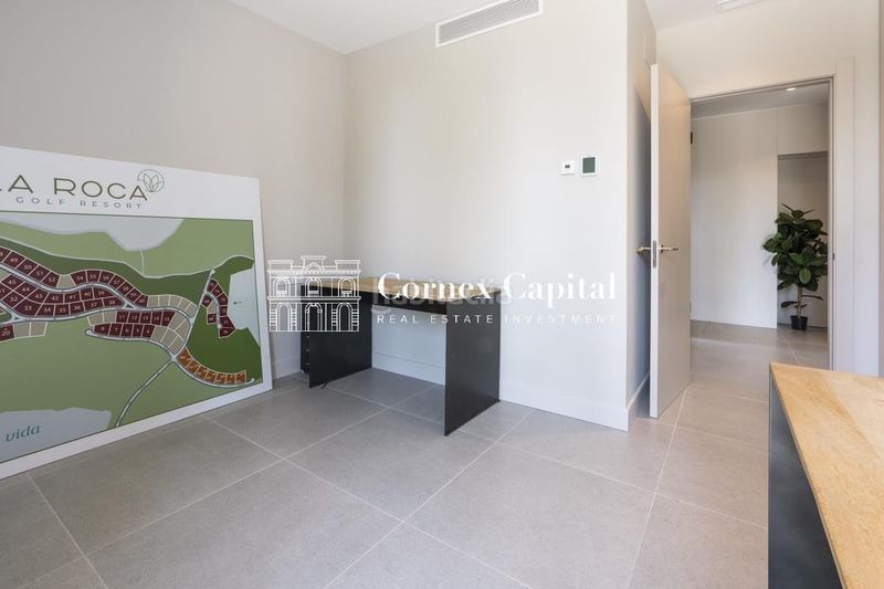 Foto 5c499932-fc6b-4a54-b478-ede2b5ee5570. Casa amb calefacció aparcament piscina a Roca del Vallès (La)