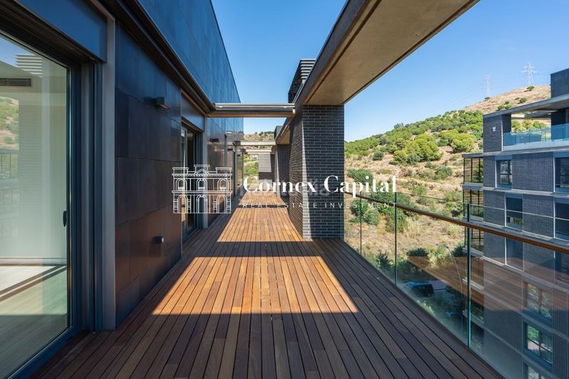 Foto 28ec1748-a7ac-4135-a077-106ae3499c54. Àtic amb calefacció aparcament piscina a Finestrelles Esplugues de Llobregat