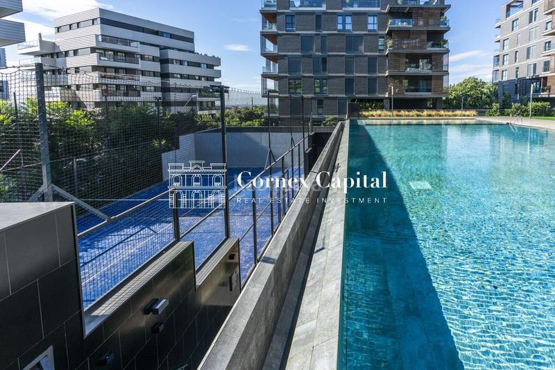 Foto 422160f0-5b73-44c7-af6e-6bf13443a10a. Àtic amb calefacció aparcament piscina a Finestrelles Esplugues de Llobregat