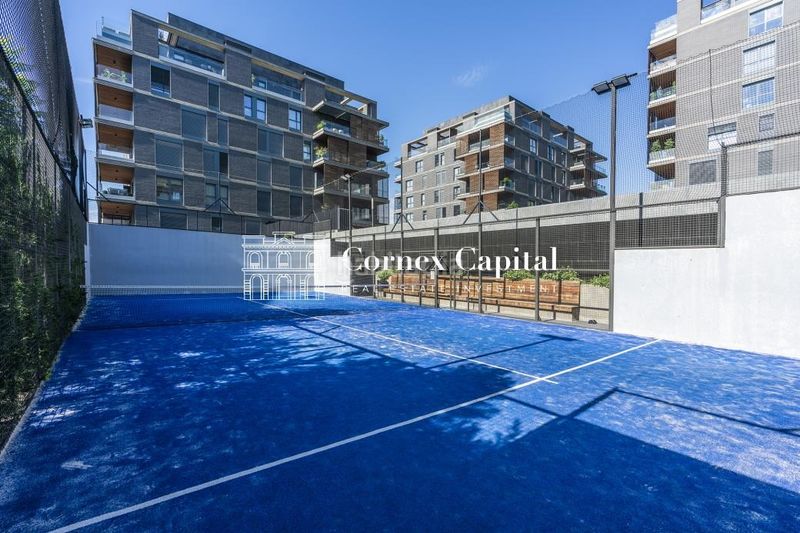 Foto eb8f8060-d24d-4cbf-9ad9-412c30f5e565. Àtic amb calefacció aparcament piscina a Finestrelles Esplugues de Llobregat