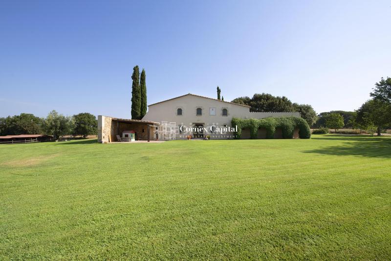 Foto fdd1ddd7-866e-427c-bfda-8511f5985269. Bauernhof mit parking pool in Cassà de la Selva