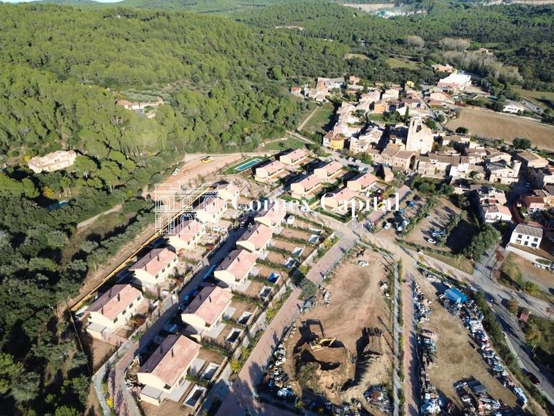 Foto 225f2c7e-fcec-4f73-8eea-58af586211af. Casa adossada 170m<sup>2</sup> amb aparcament piscina a Regencós