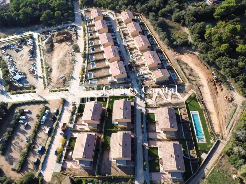 Foto 756325e1-5d5a-4c4b-86a1-6674c6198808. Casa adossada 170m<sup>2</sup> amb aparcament piscina a Regencós