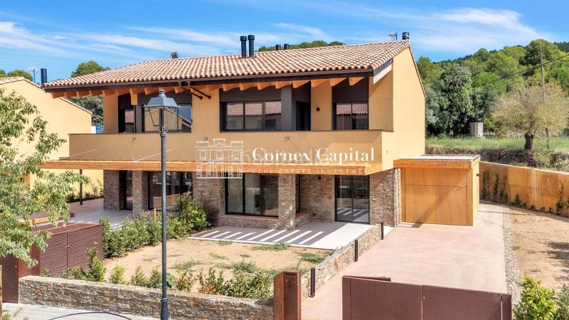 Foto fab4a8f8-5df2-4d98-a0c3-926557763e6a. Casa adossada 170m<sup>2</sup> amb aparcament piscina a Regencós