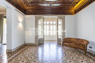 Piso  Consell de cent