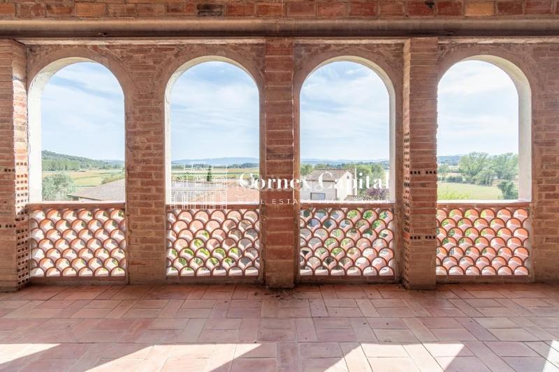 Foto 8fef2b56-b406-4eef-96b3-28e8c1b92292. Masía en Ullastret