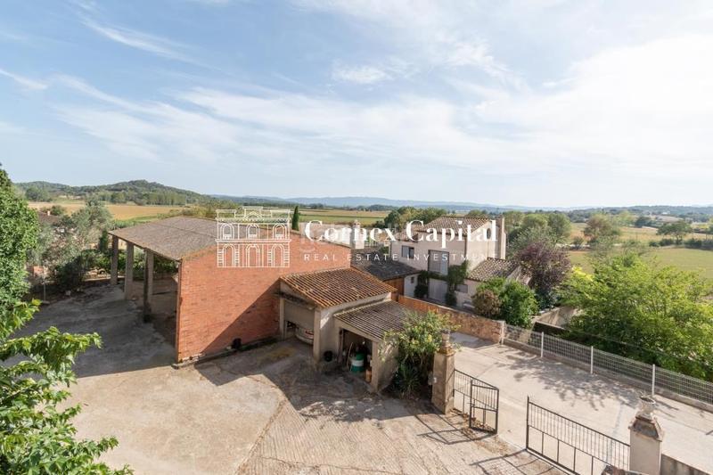 Foto bfad7434-cfcc-4bdb-abc0-97419f05ea55. Masía en Ullastret