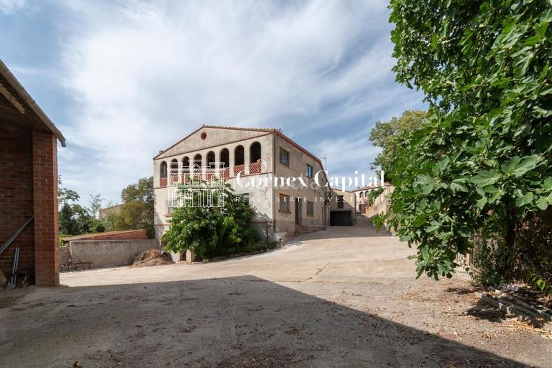 Foto efcc388c-e55c-44ce-aca2-5a0c02c2188e. Masía en Ullastret