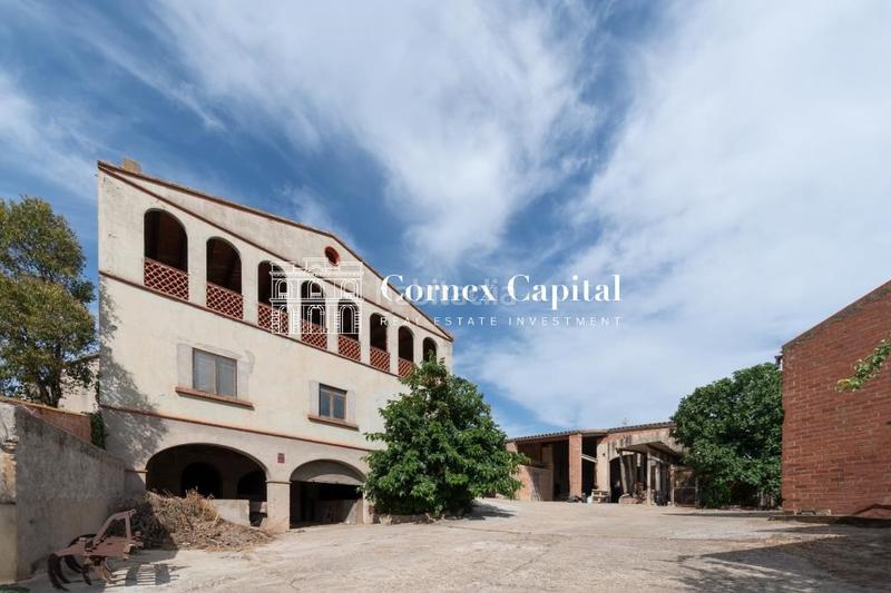 Foto f8d6a5b4-c47c-40ae-b88e-16fda0737542. Masía en Ullastret