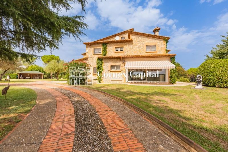 Foto 2a38f30f-0d05-4455-adac-1e8be0209540. Masia amb calefacció piscina a Navata