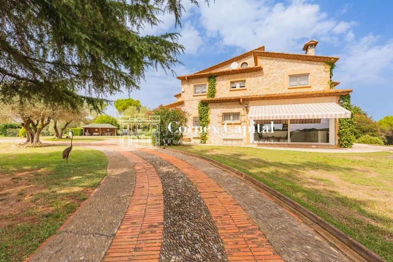 Foto 67a28037-d9aa-4eb5-92fc-28e8aedf0e33. Masia amb calefacció piscina a Navata