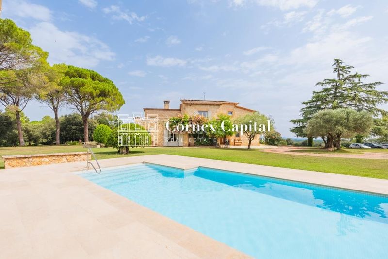 Foto 7ca2913a-a045-4652-a627-2cca3176c7d6. Masia amb calefacció piscina a Navata