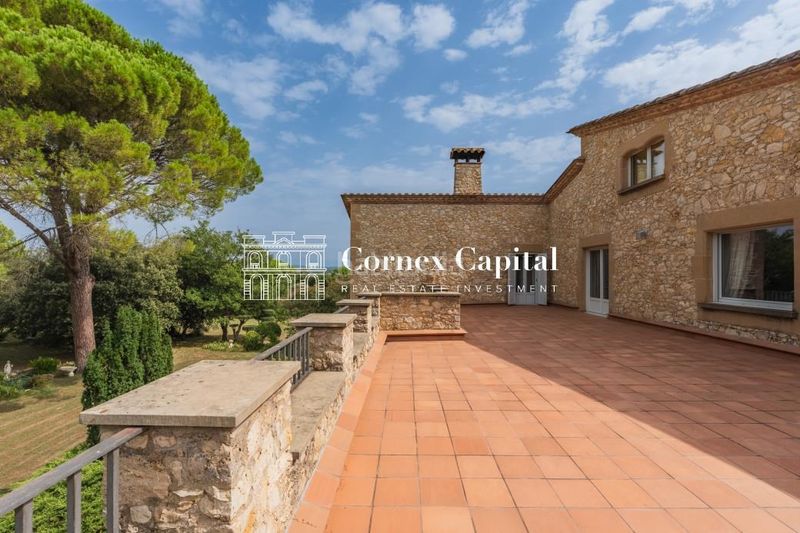 Foto abb35f76-d89b-43fa-9a30-8a1c2c3dcc40. Masia amb calefacció piscina a Navata