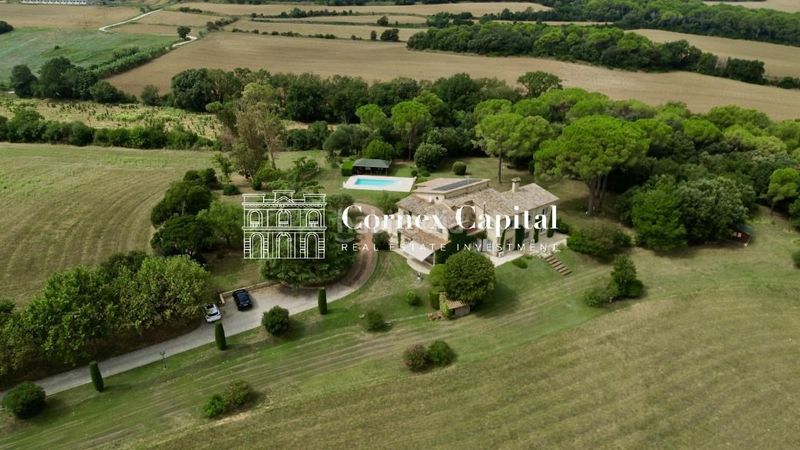 Foto b005627c-b9c3-456f-bfc8-79fced1777f6. Masia amb calefacció piscina a Navata