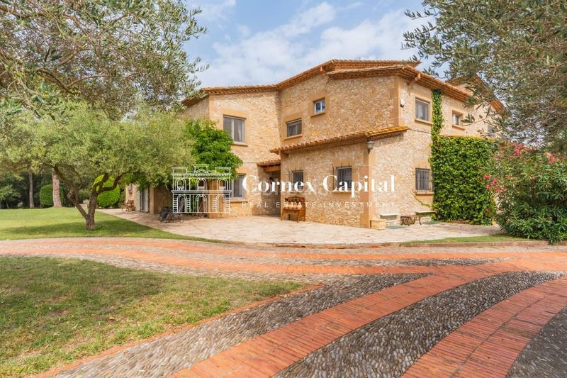 Foto be8ed0ac-2e01-4ec8-9d4a-0602704236a4. Masia amb calefacció piscina a Navata