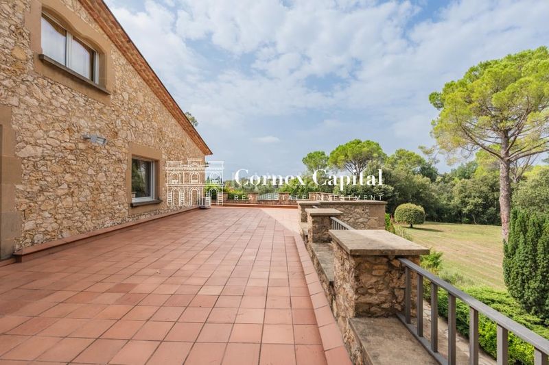 Foto f73c2d52-090b-4097-bd3f-0679acaa79e4. Masia amb calefacció piscina a Navata