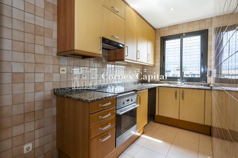 Foto 1ccaf3e5-3e2e-458c-89ec-0106910e7988. Penthouse with heating parking in Poblenou Barcelona