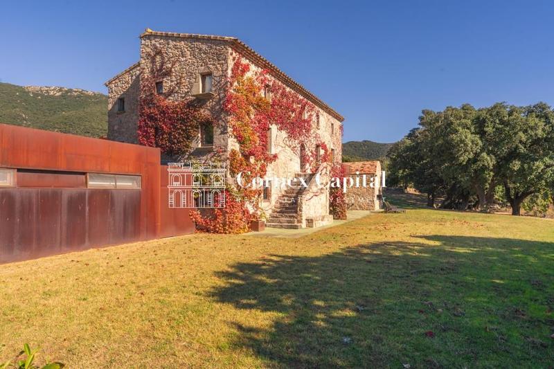 Foto ada4d242-6145-40d9-9503-72c1dfca7393. Masia amb calefacció aparcament a Maçanet de Cabrenys