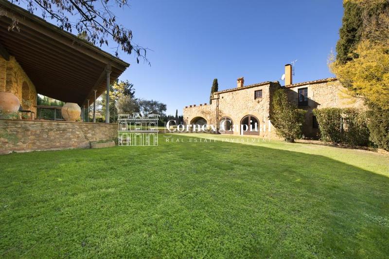 Foto 8bd08040-6c84-4588-849d-164fef6090ac. Masia amb calefacció aparcament piscina a Forallac