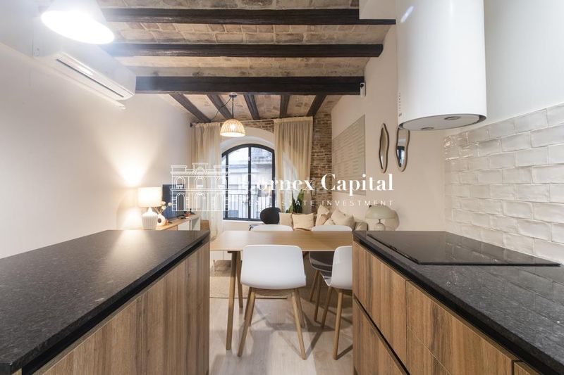 Foto 415e489e-a793-46e4-8aed-6ef16a54c933. Pis 75m<sup>2</sup> amb calefacció a Sant Antoni Barcelona