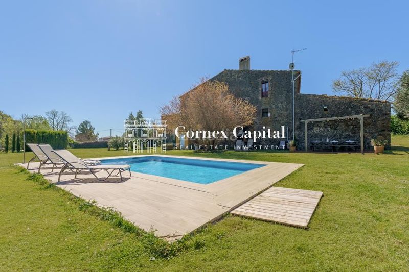 Foto a5ebe8f7-0e84-483b-9e77-af98457f82f0. Masia amb calefacció aparcament piscina a Rupià
