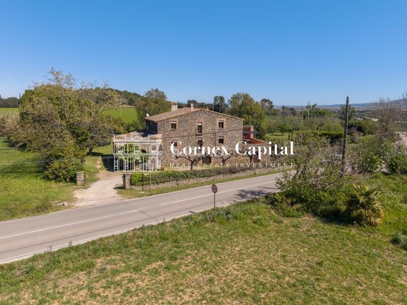 Foto b0492b82-8fcb-4924-a6d0-d1a0a563d29b. Masia amb calefacció aparcament piscina a Rupià