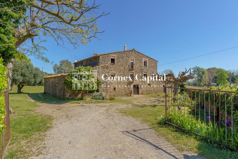 Foto f5791341-3076-4eb3-af9d-469529d693bc. Masia amb calefacció aparcament piscina a Rupià