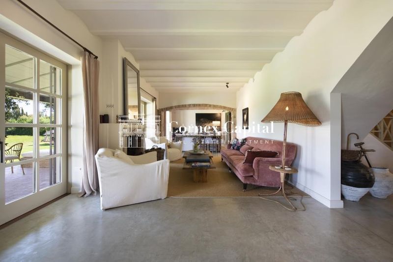 Foto 024de902-721e-430f-b2ce-f8308d8435fc. Masia amb calefacció aparcament piscina a Parlavà