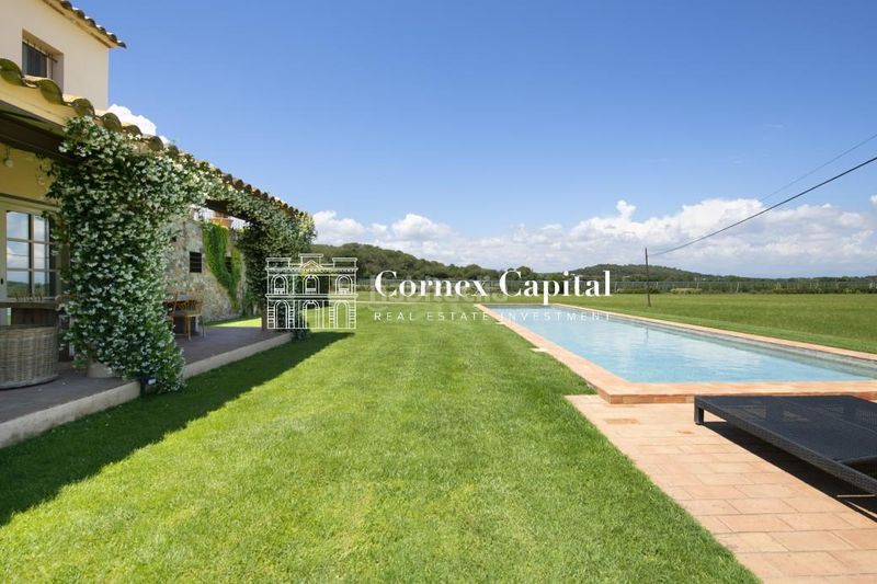 Foto dd4fafca-ffdc-4515-9ad7-9b69255836bf. Masia amb calefacció aparcament piscina a Parlavà